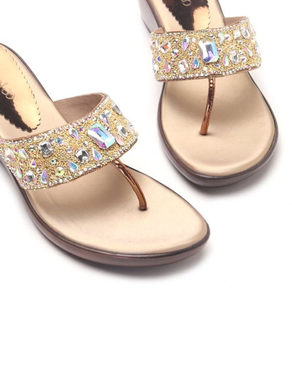 Delco Stunning T-Strapped chappals